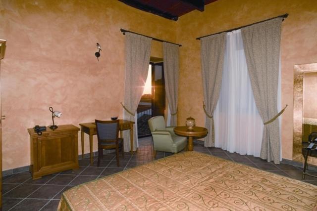 Hotel Palazzo Marzano Бриатико Номер фото