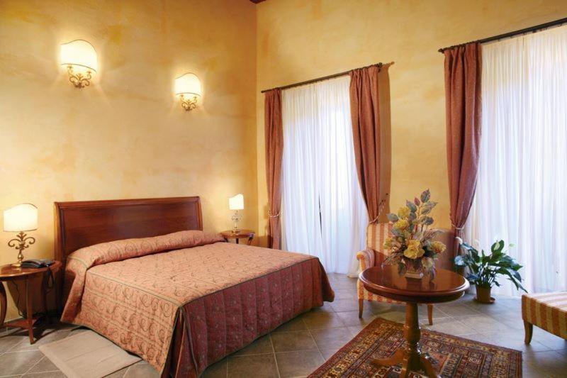 Hotel Palazzo Marzano Бриатико Номер фото